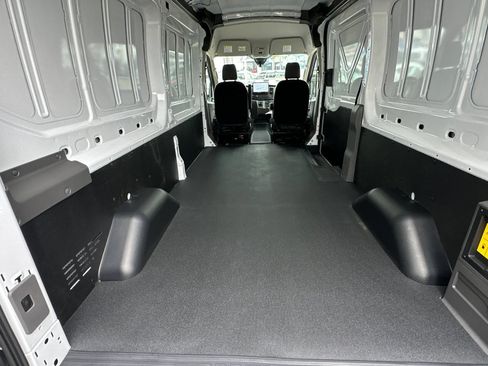 New 2025 Ford E-Transit 148 Medium Roof RWD image 10