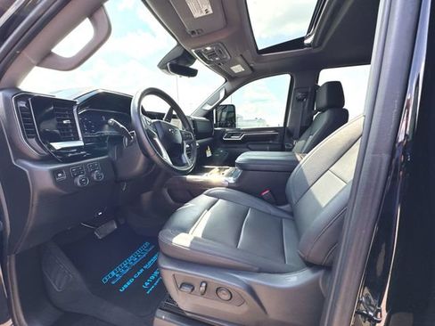 Used 2025 Chevrolet Silverado 2500 LTZ w/ LTZ Plus Package AWD/4WD image 10