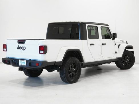 Certified 2022 Jeep Gladiator Willys image 8