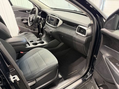 Used 2016 Kia Sorento LX AWD/4WD image 15