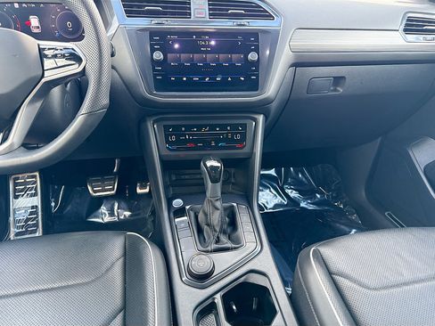 Used 2022 Volkswagen Tiguan SEL R-Line AWD/4WD image 18