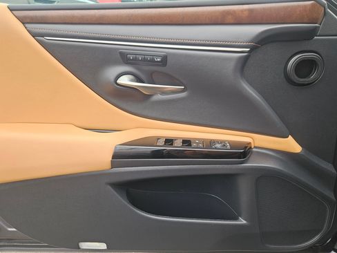 Used 2024 Lexus ES 300h w/ Premium Package FWD image 9