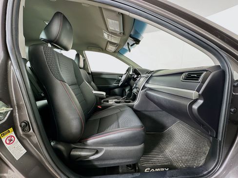 Used 2015 Toyota Camry SE image 29