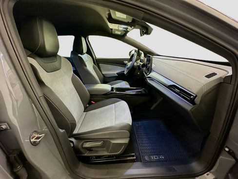 Used 2024 Volkswagen ID.4 Pro image 32