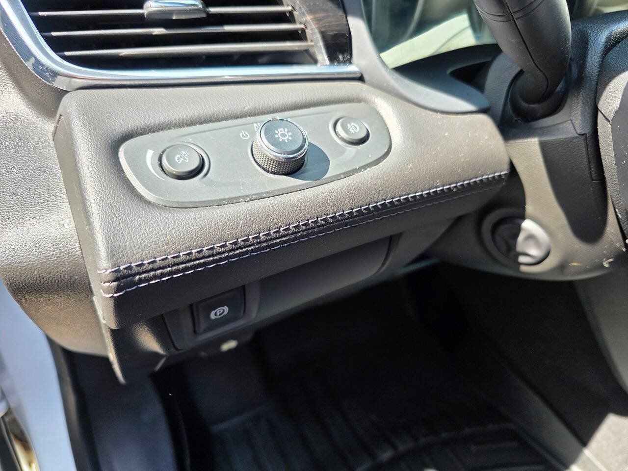 Used 2018 Buick LaCrosse Essence FWD image 16