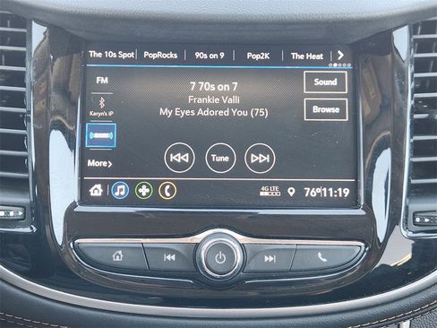 Used 2022 Chevrolet Trax LT w/ LT Convenience Package image 17