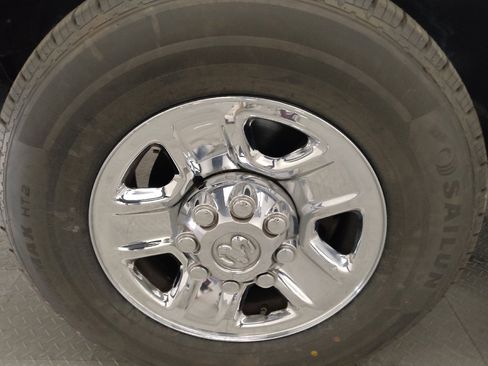 Used 2018 RAM 2500 Tradesman w/ Chrome Appearance Group image 31