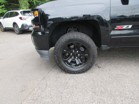 Used 2017 Chevrolet Silverado 1500 LT w/ Midnight Edition AWD/4WD image 22