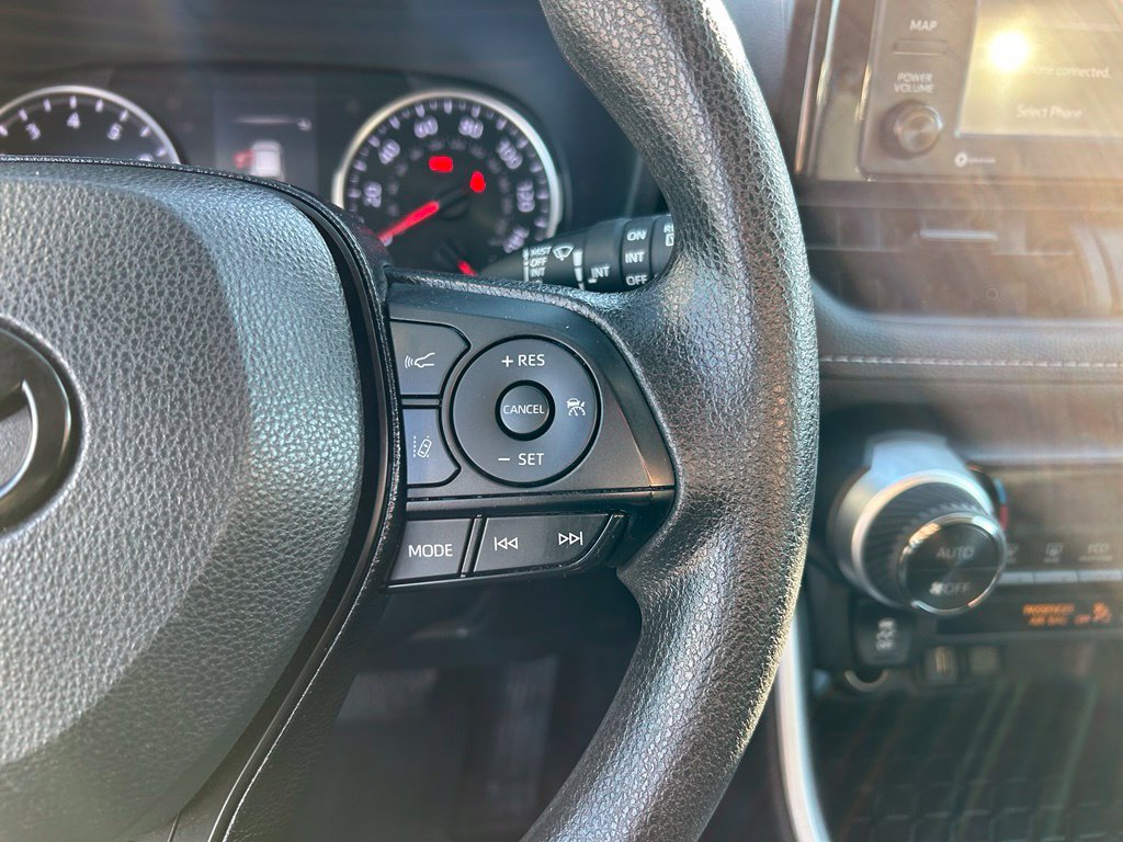 Used 2021 Toyota RAV4 XLE AWD/4WD image 23