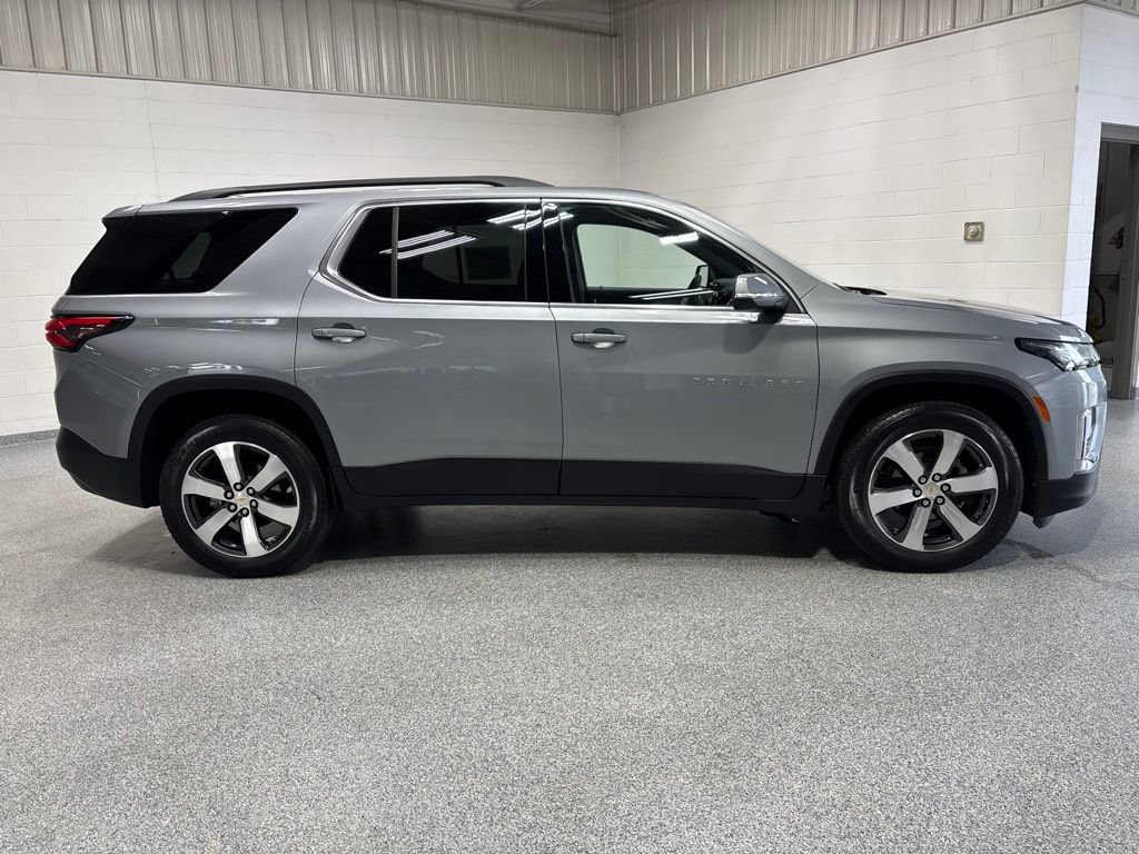 Used 2023 Chevrolet Traverse LT w/ LT Premium Package AWD/4WD image 8