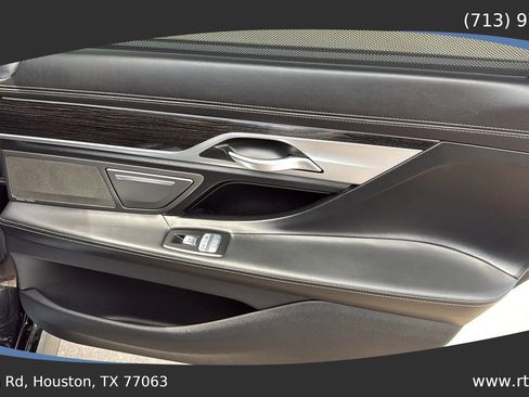 Used 2020 BMW 750i xDrive w/ Executive Package image 33