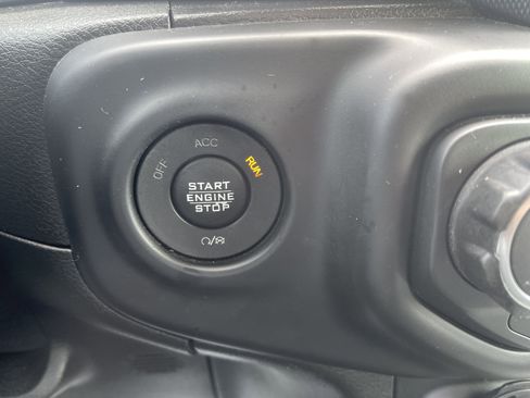 Used 2018 Jeep Wrangler Unlimited Sahara AWD/4WD image 22