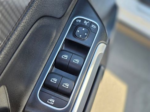 Used 2022 Mercedes-Benz GLB 250 image 23