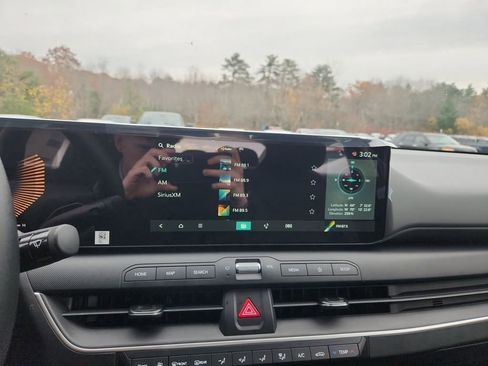 New 2025 Kia K4 LXS image 17