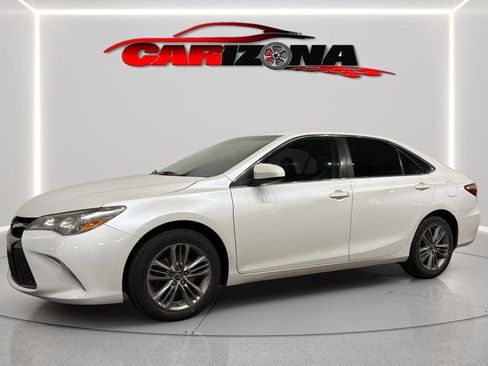 Used 2016 Toyota Camry SE image 5