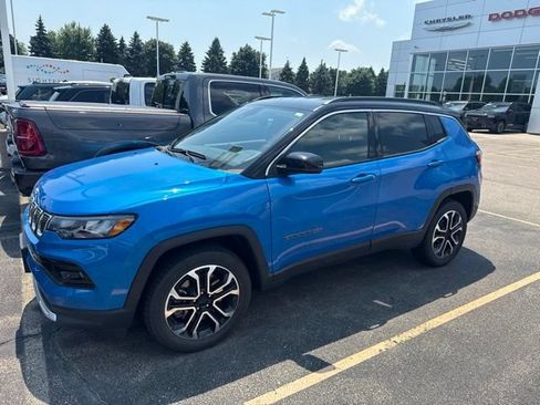 Used 2024 Jeep Compass Limited AWD/4WD image 2