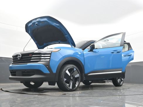 New 2025 Nissan Kicks SR image 40