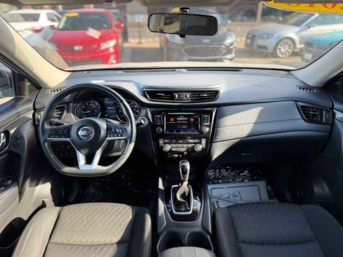 Used 2018 Nissan Rogue SV AWD/4WD image 32