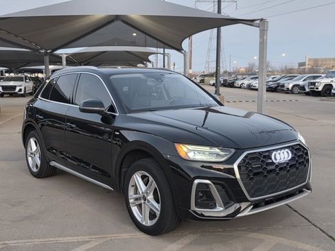 Used 2024 Audi Q5 e Premium Plus w/ Premium Plus Package image 3
