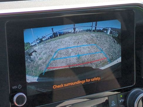 Used 2023 Toyota Highlander LE image 24