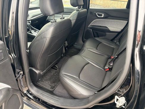 Used 2025 Jeep Compass Latitude w/ Sun & Sound Group image 13