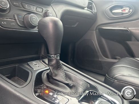 Used 2020 Jeep Cherokee Latitude Plus image 15