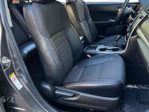 Used 2017 Toyota Camry SE w/ Moonroof Package image 42