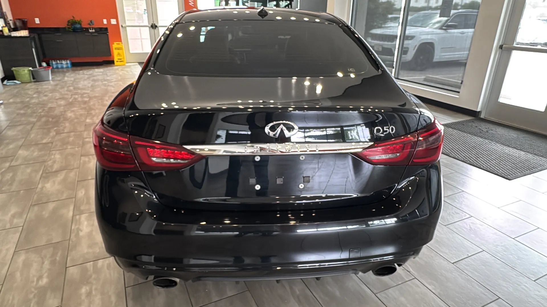 Used 2019 INFINITI Q50 Luxe w/ Cargo Package (L96) RWD image 13
