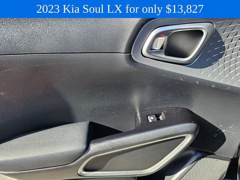 Used 2023 Kia Soul LX w/ LX Technology Package FWD image 18