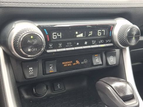 Used 2020 Toyota RAV4 XLE w/ Convenience Package AWD/4WD image 16