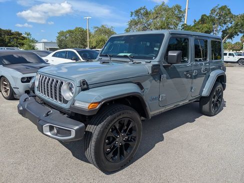 Used 2025 Jeep Wrangler Unlimited Sahara w/ Safety Group AWD/4WD image 10