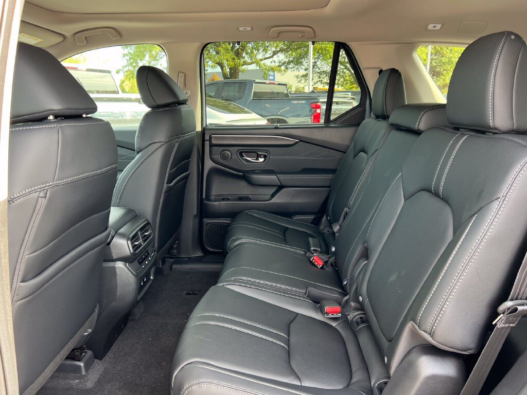 New 2026 Honda Pilot Touring image 4