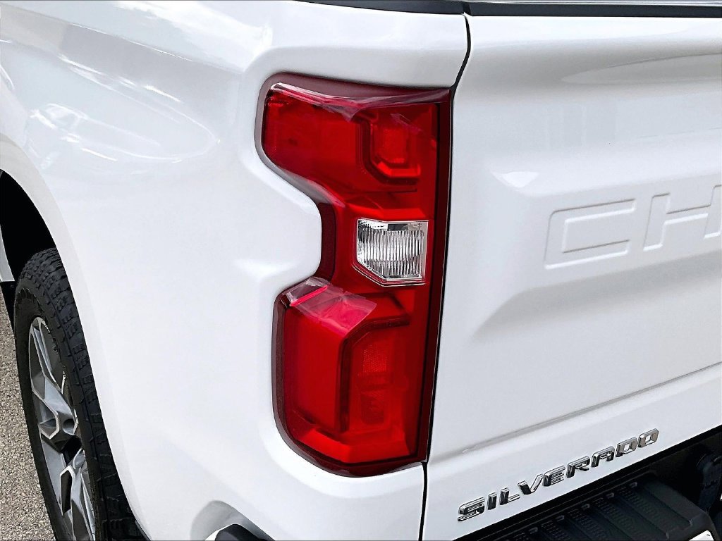 Used 2024 Chevrolet Silverado 1500 RST AWD/4WD image 27