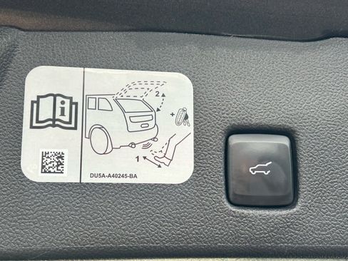 Used 2020 Ford Escape SEL FWD image 9