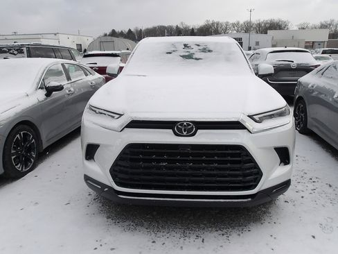 Used 2024 Toyota Grand Highlander image 1