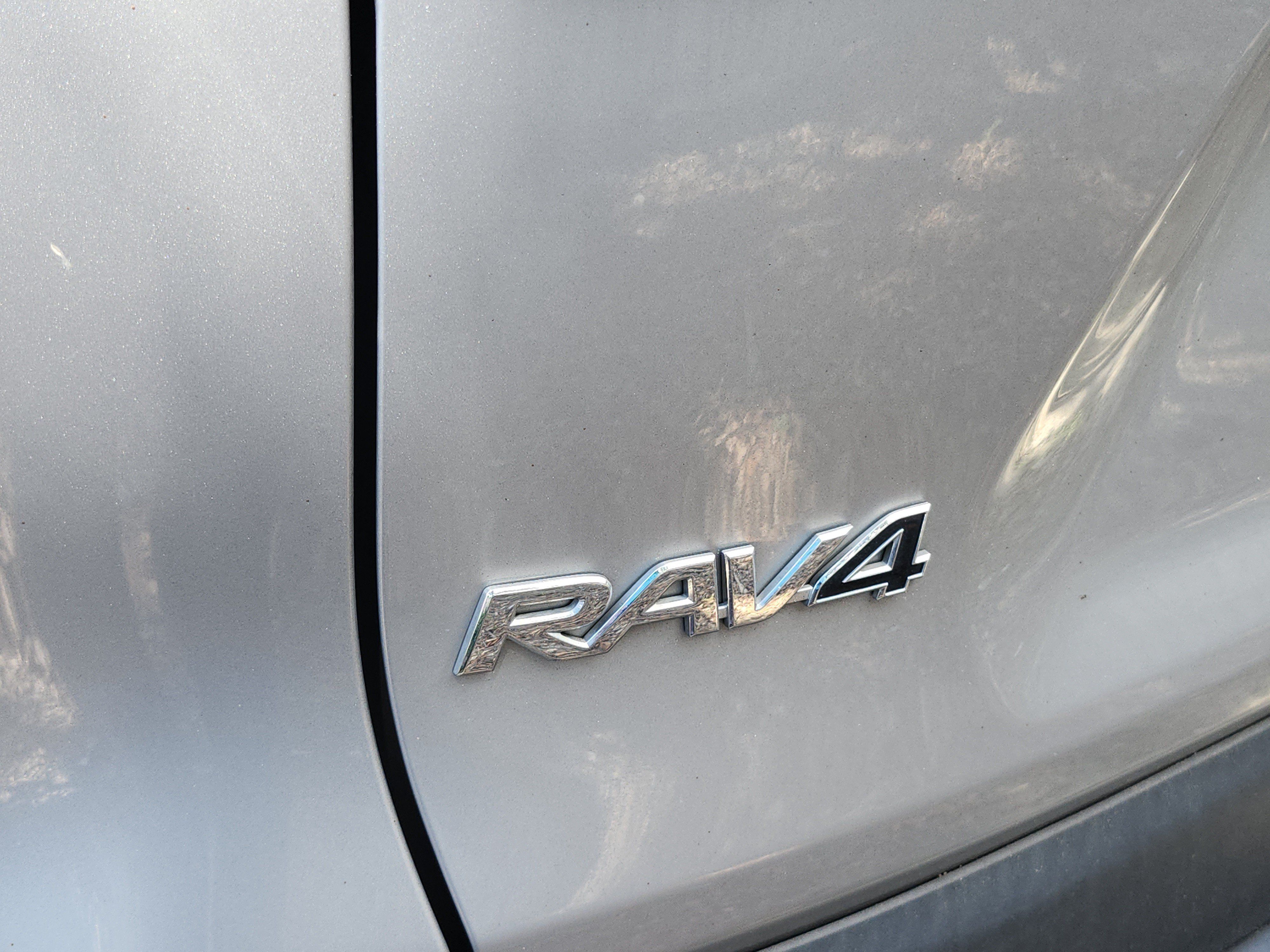 Used 2022 Toyota RAV4 XLE FWD image 20
