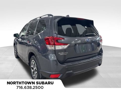 Used 2020 Subaru Forester Premium image 31