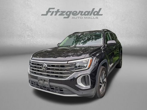Used 2024 Volkswagen Atlas SE AWD/4WD image 3