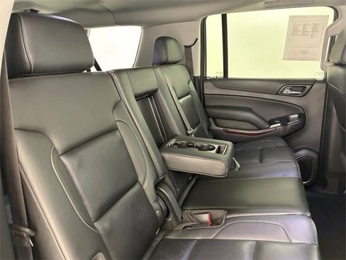 Used 2019 GMC Yukon XL SLT w/ Graphite Performance Edition image 16