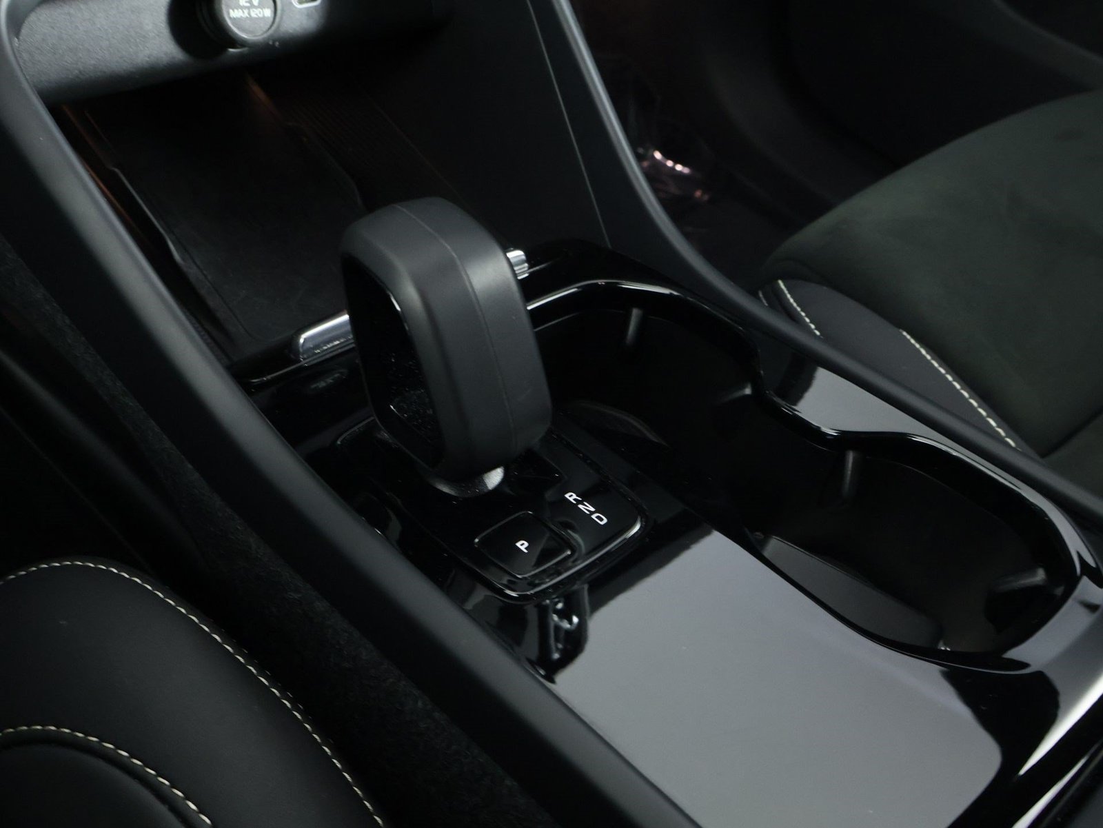 Certified 2023 Volvo XC40 Recharge Ultimate AWD/4WD image 15