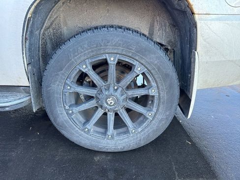 Used 2011 GMC Yukon Denali image 5