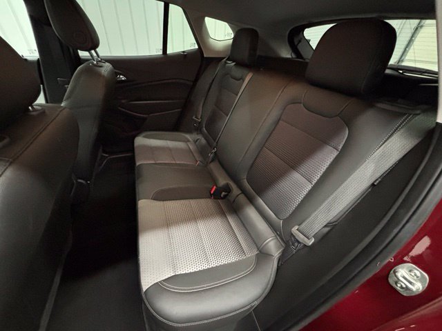 Used 2025 Chevrolet Trax LT w/ Sunroof Package FWD image 10