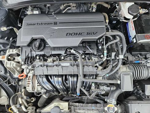 Used 2022 Hyundai Elantra SEL image 28