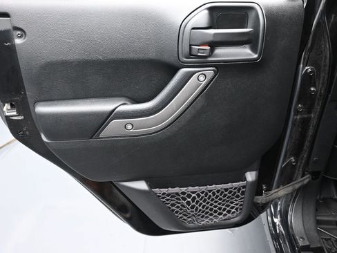 Used 2018 Jeep Wrangler Unlimited Sport S image 11