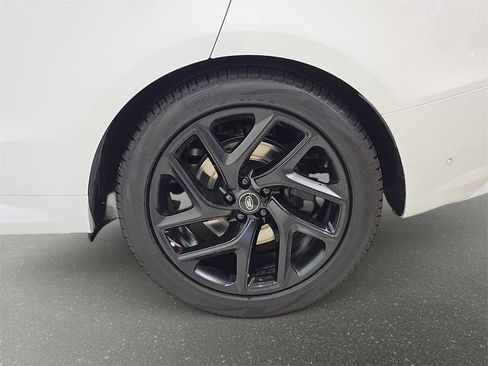 Used 2024 Land Rover Range Rover Sport Dynamic SE image 36