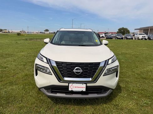 Certified 2023 Nissan Rogue SV w/ SV Premium B Package FWD image 2
