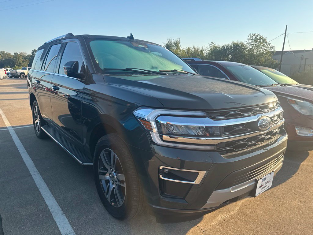 Used 2022 Ford Expedition Limited AWD/4WD image 3