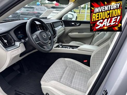 Used 2022 Volvo XC60 B5 Momentum AWD/4WD image 6