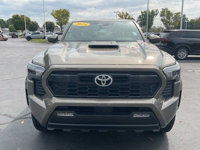Used 2024 Toyota Tacoma TRD Sport AWD/4WD image 4