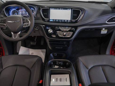 New 2026 Chrysler Pacifica Select FWD image 18